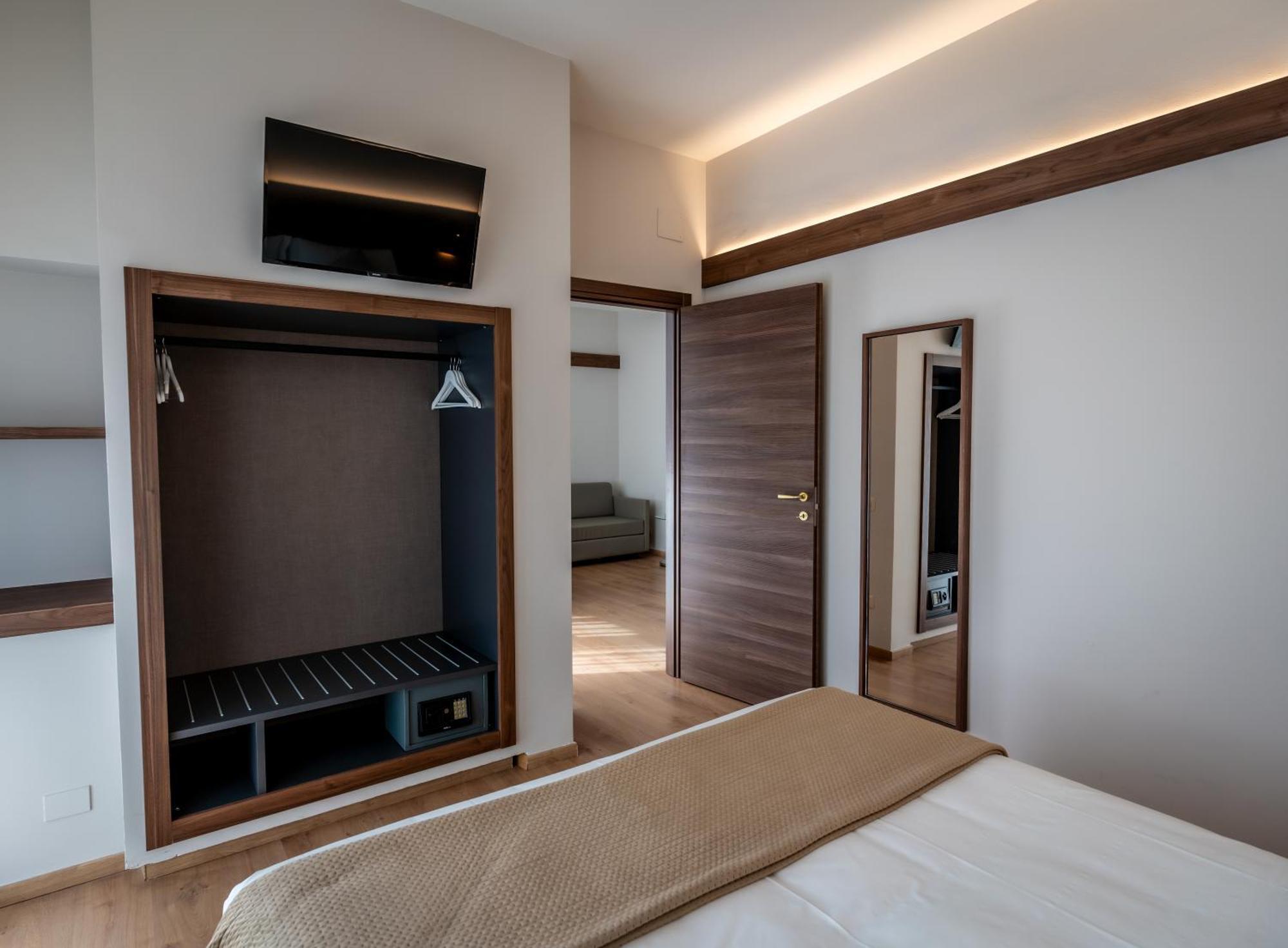 One-Bedroom Apartment (2 Adults),1602327433:JPEG