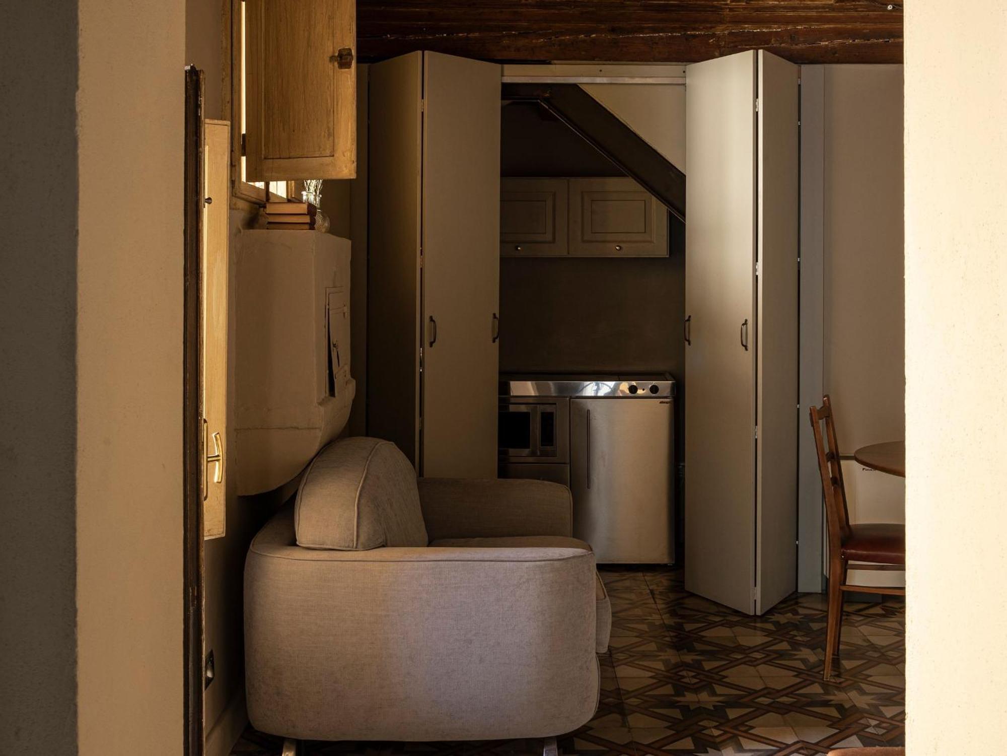 Large Studio with Balcony, Kitchen and Sofa Bed