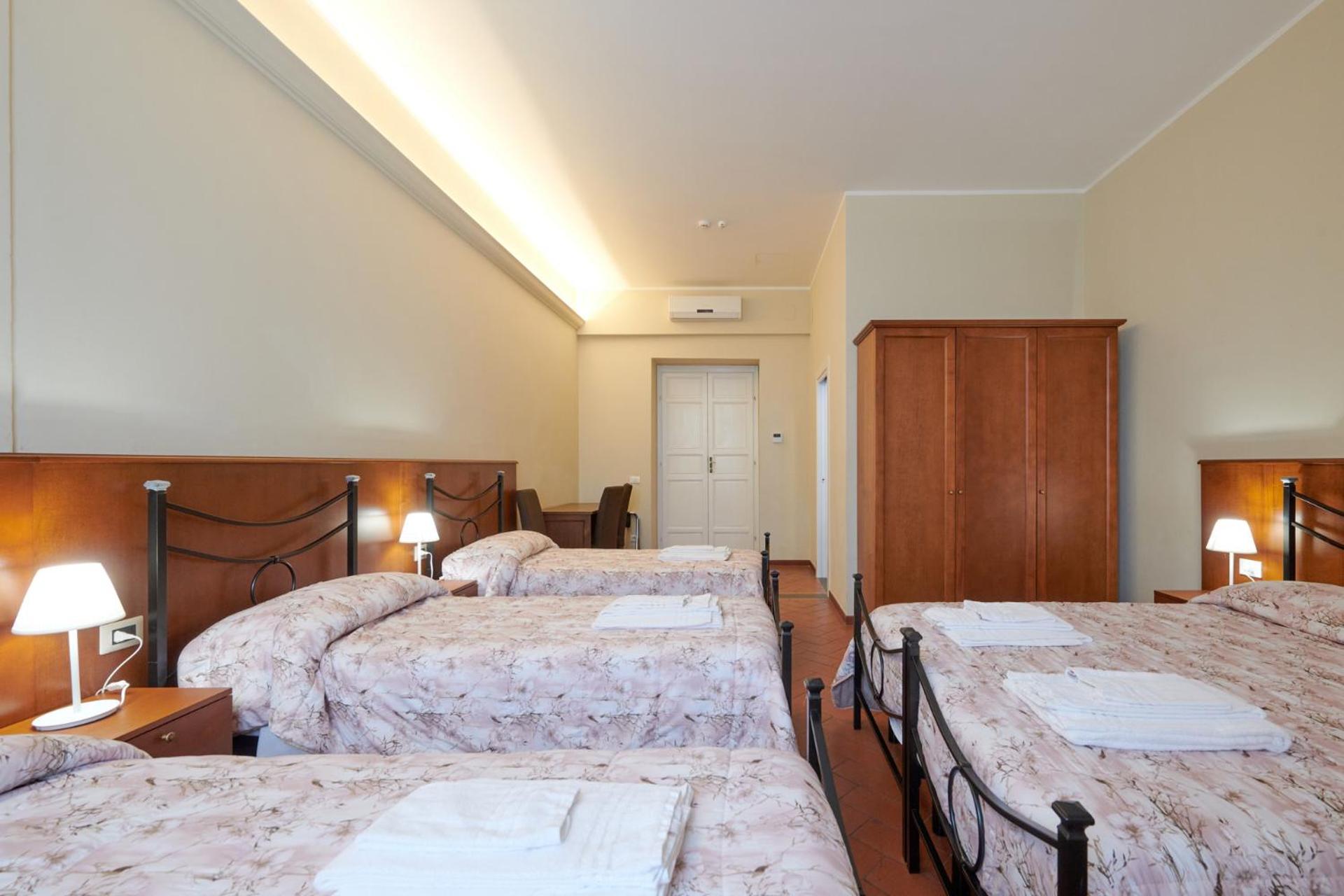 Quintuple Room