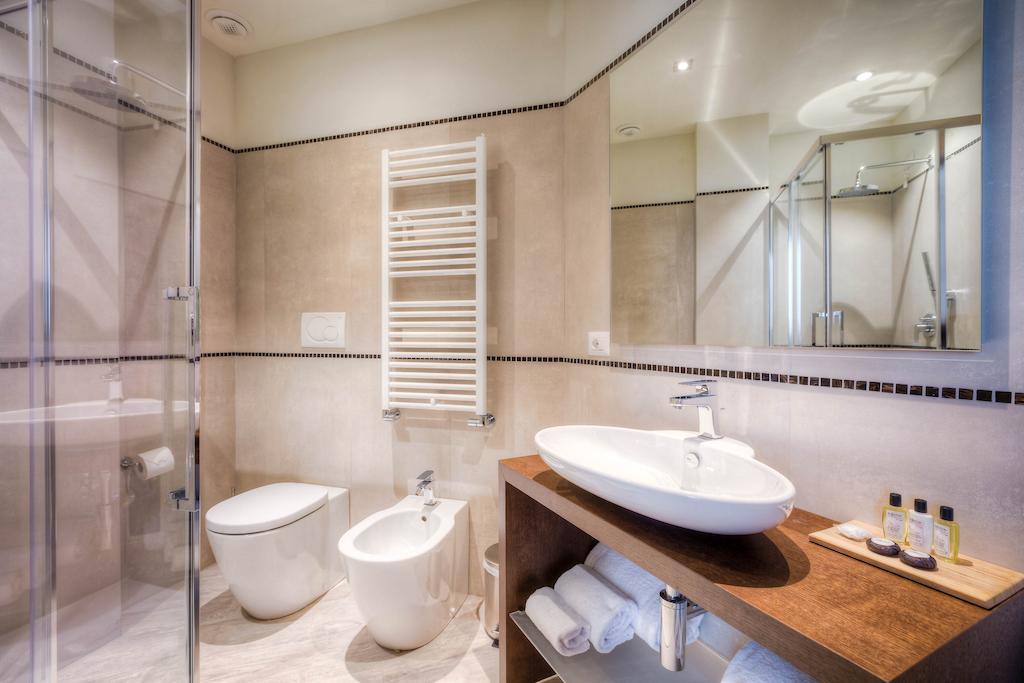 Suite with Terrace - kitchen & Pool Access